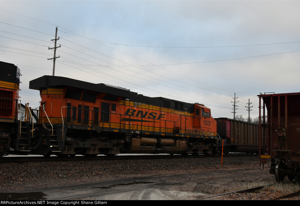 BNSF 5929 Roster shot.